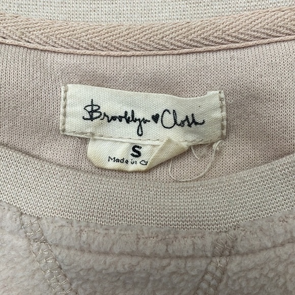 BROOKLYN CLOTH beige fleece crop top crewneck sweater in women’s size small. - Picture 8 of 10